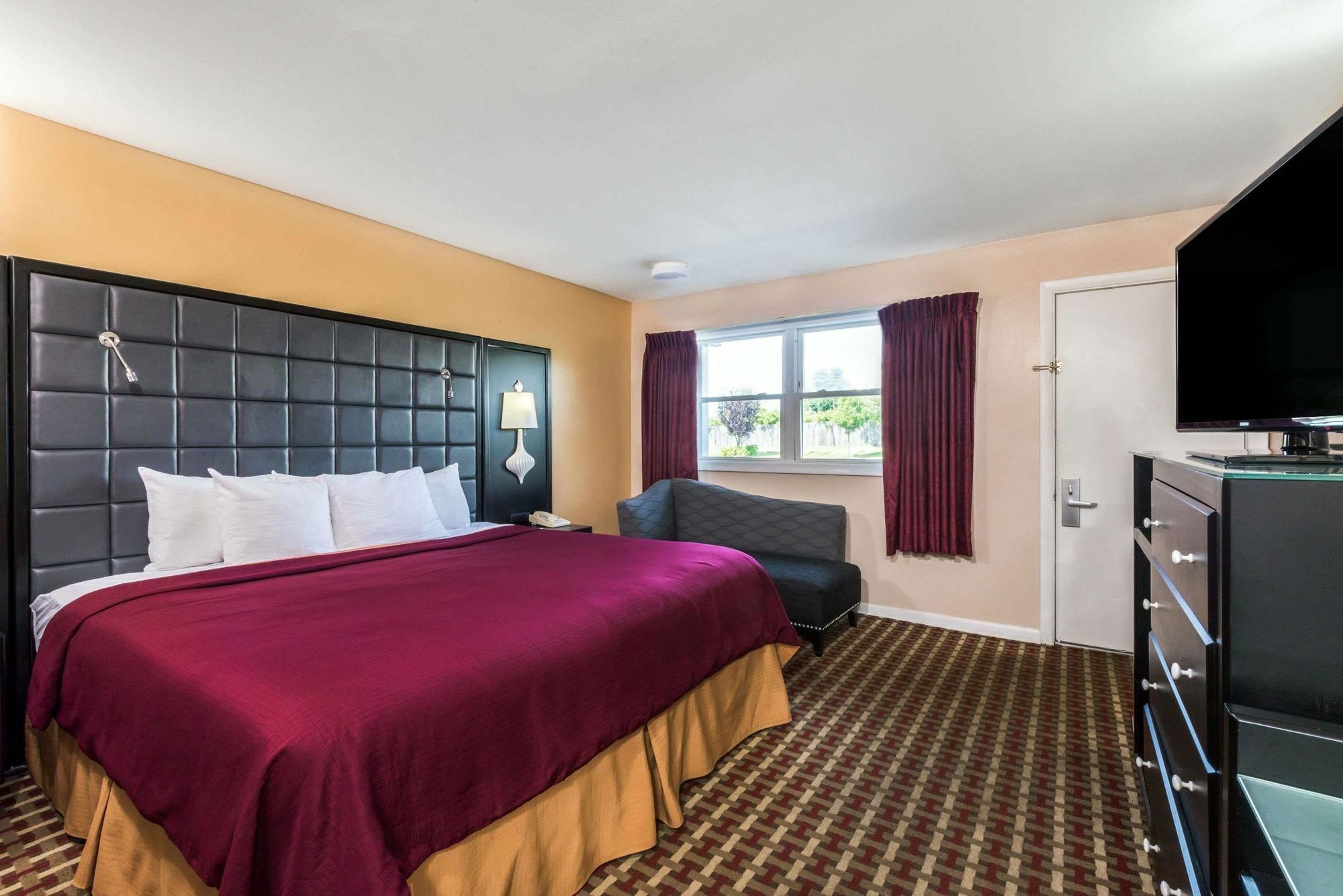 Days Inn By Wyndham Middletown/Newport Area Exterior photo